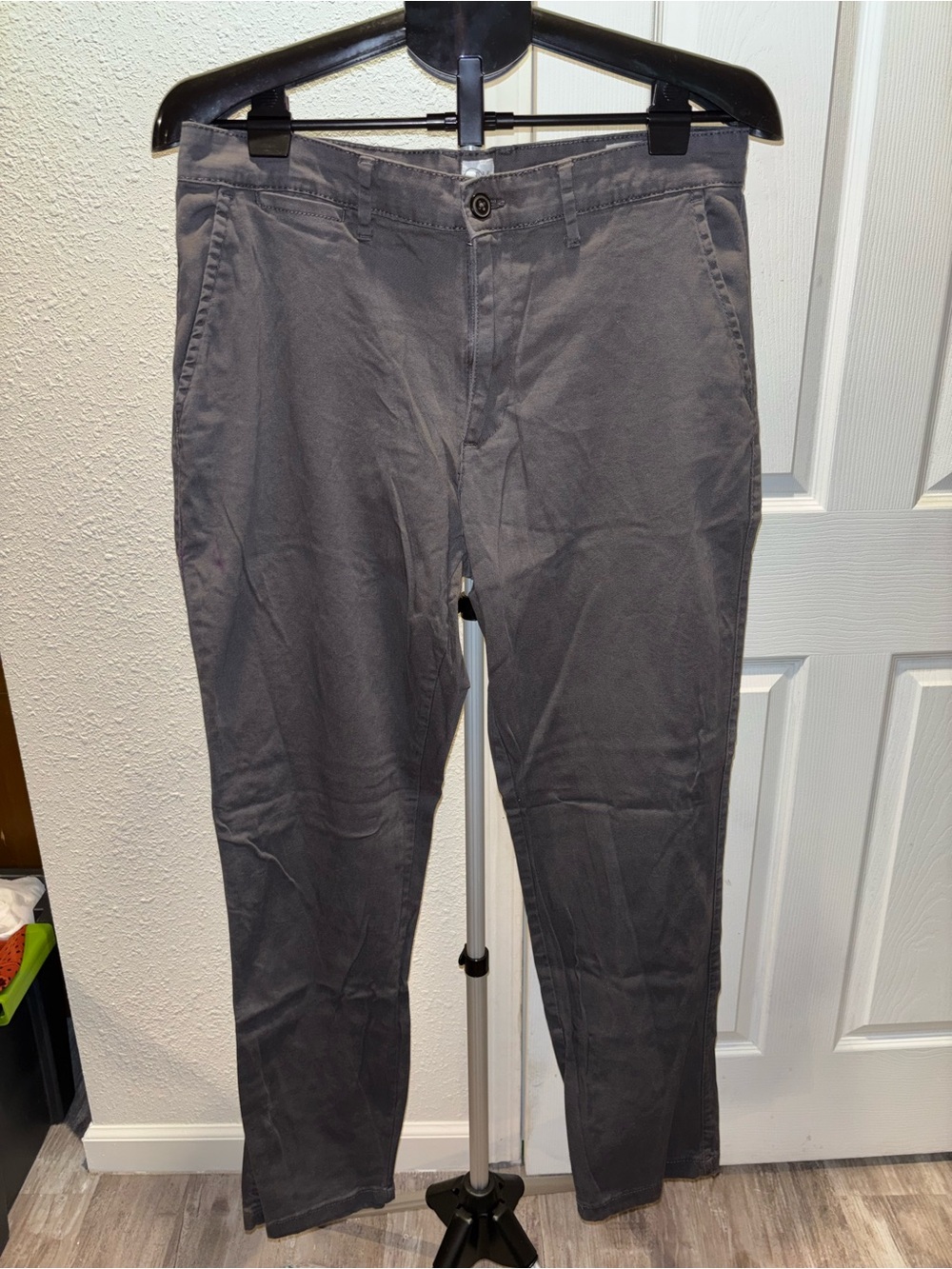 GAP Men's Gray Chino Pants - Slim Casual Style